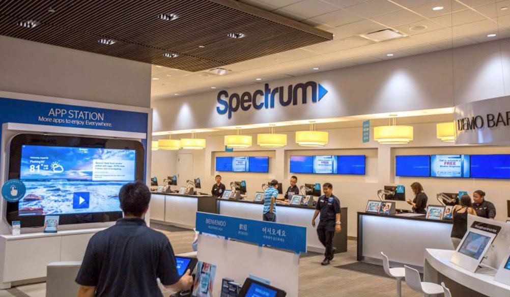 Spectrum retail setting with device displays